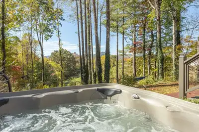 Image de Nomad Retreat | Pet-Friendly, Hot Tub & Mountain View