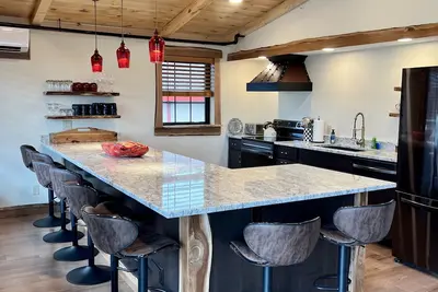 Image de Brand New, Walk Everywhere! Amazing Views & Luxury in the Heart of Lake Placid