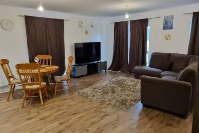Image de A Spacious and Hearty 2bd Swindon stay