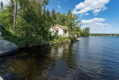 Image de On the waters edge of Lake Cecebe Tranquility above Muskoka at Rockwynn Cottages