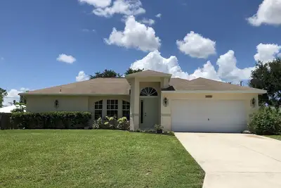 Image de Super Clean, Comfortable, & Centrally Located near Rsw and Fgcu
