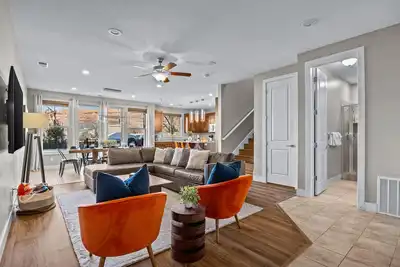 Image de New Listing: Discounts | Pool/Spa | Garage | Kid/Pet Friendly | Dt Location | 664