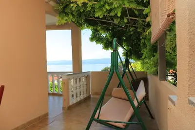 Image de Appartement de deux chambres avec la terrasse et la vue sur le mer Duce, Omis (A-20858-b)