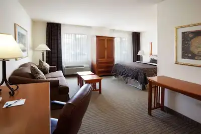 Image de 2 Studio Suites about 8-miles from San Antonio International Airport! W/ Pool!