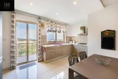 Image de Lovely, cozy fully equipped 2br Apt in the centre