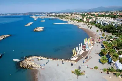 Image de Studio dans villa avec parking et jardinet privés à 5 minutes de la plage