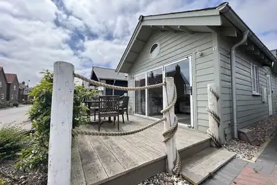 Image de Beach House \"Just Beachy\" Pool, Gym, Pet Friendly, close to Beach, WiFi, Netflix