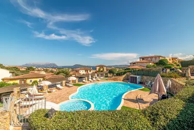 Image de Appartement 'Belvedere 18 - 3 Shared Pool' avec vue sur la mer, terrasse privée et climatisation