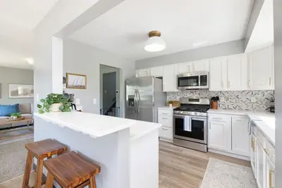 Image de Swim & Relax: Pool, Hot Tub & Renovated! HomeHop
