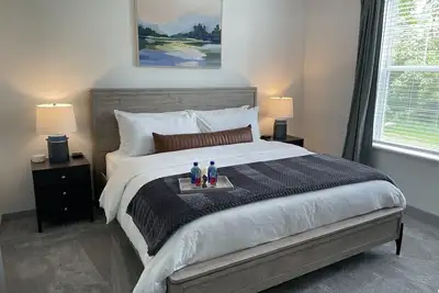 Image de The Queen Of Dublin | Walk-In Shower | No Steps!