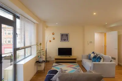 Image de Spacious 2 Bed Apt - Fast Wi-fi - Free Parking