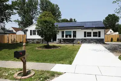 Image de Mermaid Tales - 3 bed/2 bath Less than a mile from Harpoons, the ferry, & bay beaches.