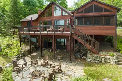 Image de Breathtaking Luxury Vacation Home on the Shores of Lac Courte Oreilles Lake