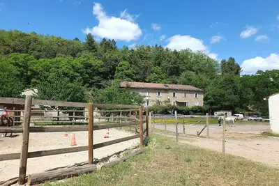 Image de Gîte au cœur d'un centre équestre en bord de rivière