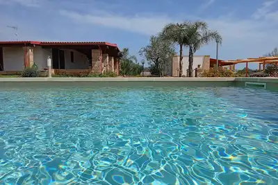 Image de Ugento Country Cottage - Your 10 bedsits countryside villa with pool, in Italy
