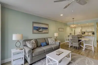 Image de 2nd floor two bed villa- walk to shops, dining & playground in Harbourtown