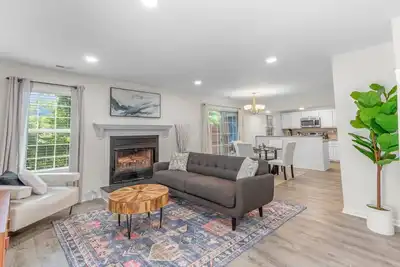 Image de Beautiful Condo in Town Center