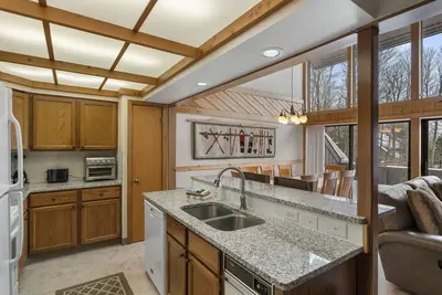 Image de Ski-In, Ski-Out Hamlet Village Condo - Nub's Nob & Boyne Highlands, Sleeps 12