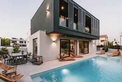 Image de modern villa with pool javuzzi sauna