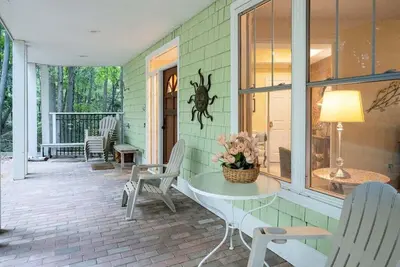 Image de Beautiful Home, Beautiful Setting, Lake Mi Access