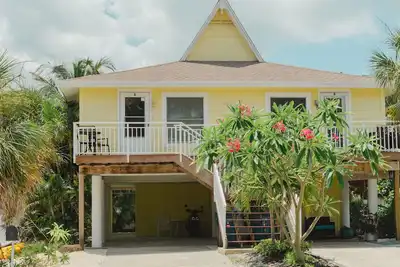 Image de Cute Bungalow 3 properties from Beach 🏖️  Watch Sunsets from Deck