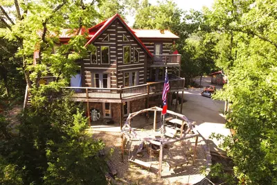 Image de Mountain Log Cabin-Private Dock-Fire-Pit-Amazing View-Hot Tub-Game Room-Sauna!