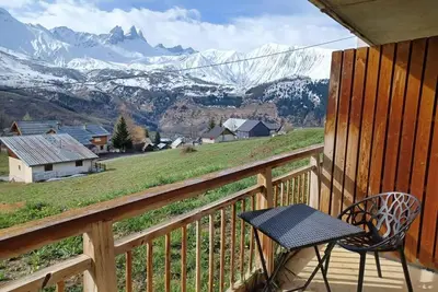 Image de À 300m des pistes de ski, étage -2, vue montagne, balcon, parking, télévision, casier à ski, 36m²
