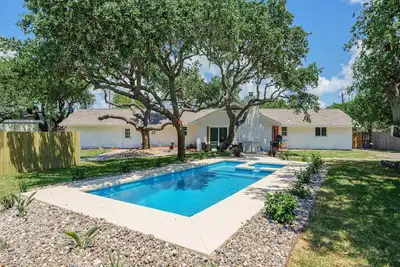 Image de Reel Blessing | Private Pool + Fire Pit!