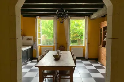 Image de Peaceful countryside French stone house near vineyards