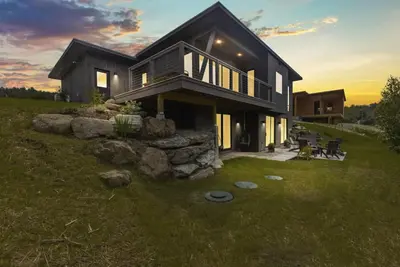 Image de New Const Stowe Modern Sleeps 8. View: Mt Mansfield & river! Private, Ev Charger