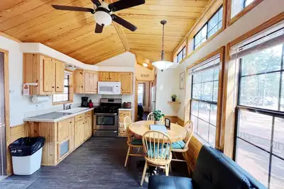 Image de Two Bedroom Tiny Home Within Campground
