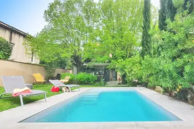 Image de Villa piscine, jardin arboré, proche centre ville