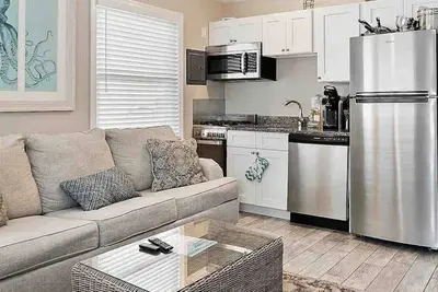 Image de 210 33rd Unit 2  Catch some rays! - Parking - Beach 2 Blocks Away!