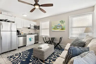 Image de 210 33rd Unit 3 Beach Bliss! - Parking - Beach 2 Blocks Away!