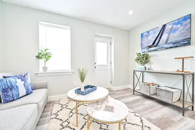 Image de 318 E Youngs Ave Unit 5 Salty Shore Oasis: Spectacular Retreat