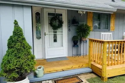 Image de Swan Mountain Chalet~cozy~porch swing~centrally located~jacuzzi tub~fireplace