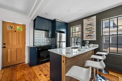 Image de 2br/2. 5Bath|King Suite|Balcony|Reserved Parking!