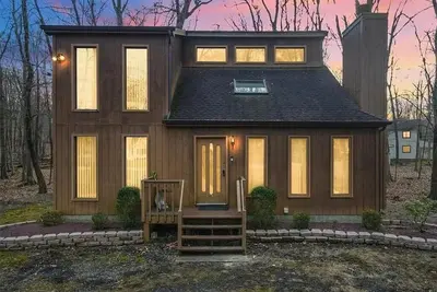 Image de Private Wooded Escape w/ Hot Tub + Fire Pit