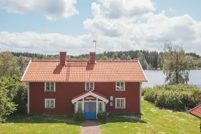 Image de Holiday home on a lake property with a own bathing area, jetty and sauna
