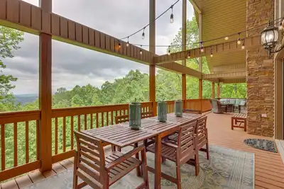 Image de Luxe Blairsville Cabin w/ Game Room, Near Hikes