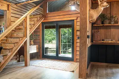 Image de Cabin on the Farm w/ Axe Throwing