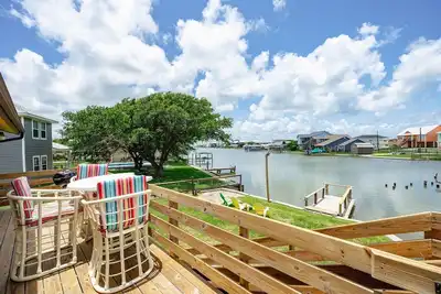 Image de Pelican Cove - Canal Home Located in Copano Ridge
