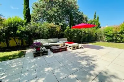 Image de Cocon dans un écrin de verdure avec piscine