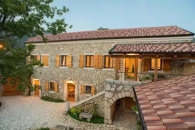 Image de Maison de vacances Tribalj pour 1 - 6 personnes avec 3 chambres à coucher - Maison de vacances