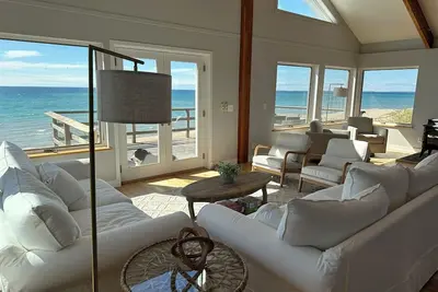 Image de Newly Renovated Sleeps 13 Large Private Lake Michigan Beach- new dates available