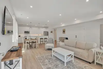 Image de Oasis by Seaport Stays - Classic Condo