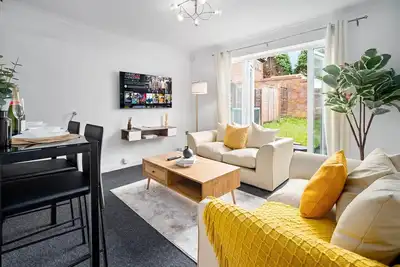 Image de 2 Bedroom House - Parking - Garden - Oldbury