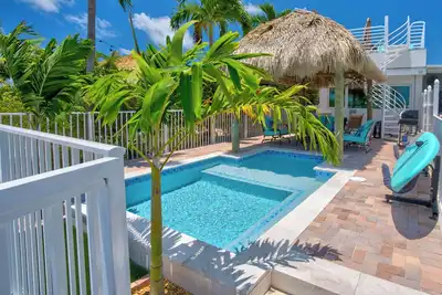 Image de Private Pool! Luxury Waterfront Listing in Key Colony! Pet friendly!