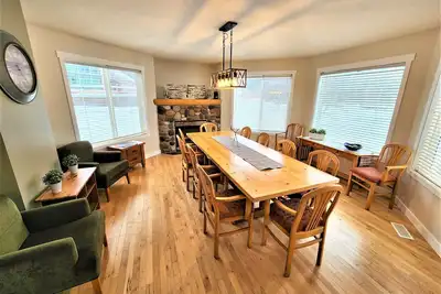 Image de 7-Bed Mountain Retreat: River, Views & Adventure