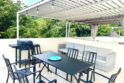 Image de Sunny Tropical condo and rooftop terrace